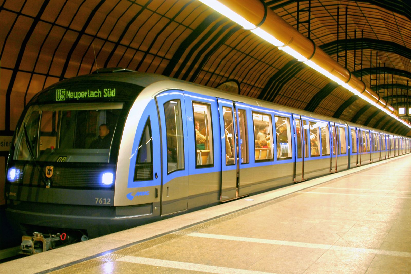 Phương tiện đi lại ở Đức (tàu U-Bahn)