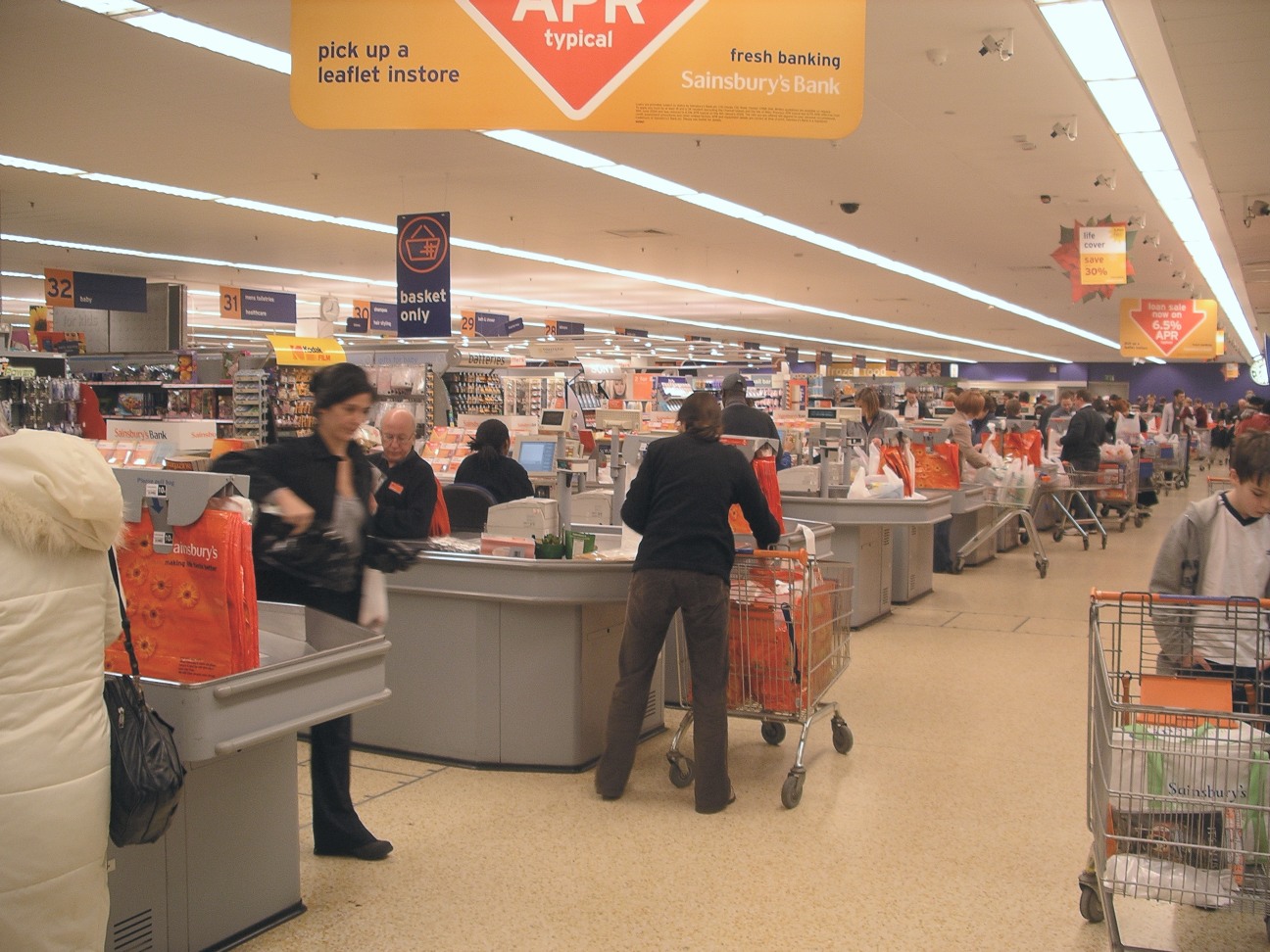 Bài 17: Vater und Sohn im Supermarkt (cha và con trai ở siêu thị)