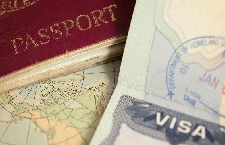 Xin visa là một trong các lưu ý khi du lịch Đức