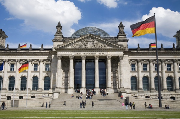 Tham quan tòa nhà quốc hội khi đi du học Đức